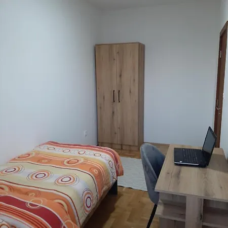 Milic Pirot-zapadni Kej 10 Apartment