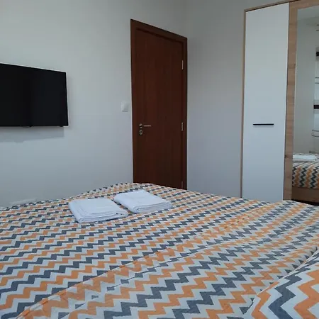 Milic Pirot-zapadni Kej 10 *