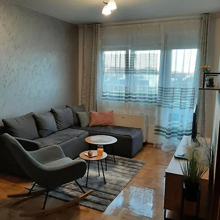 Milic Pirot-zapadni Kej 10 Apartment