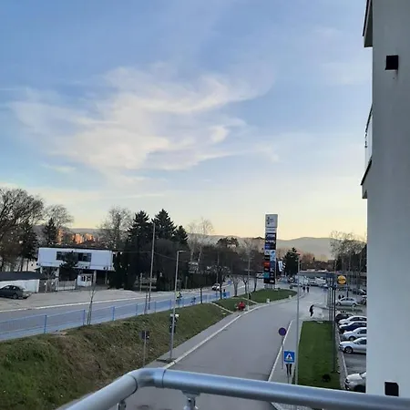Milic Pirot-zapadni Kej 10 Apartment