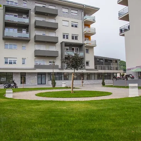 Milic Pirot-zapadni Kej 10 *