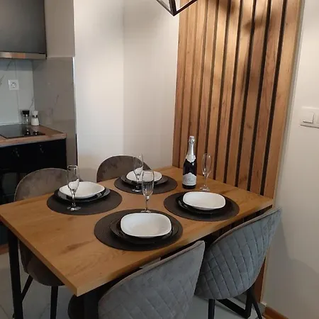 Milic Pirot-zapadni Kej 10 Apartman *